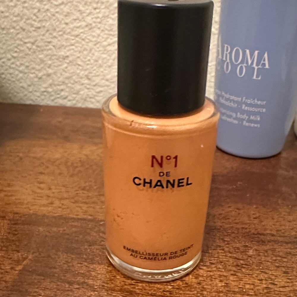 CHANEL N°1 Highlighter - Warm Tan